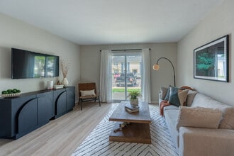 Attain at Chic's Beach (Vista Residences) in Virginia Beach, VA - Foto de edificio - Building Photo