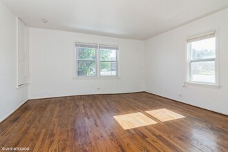 10 E Jefferson Ave in Naperville, IL - Building Photo - Building Photo