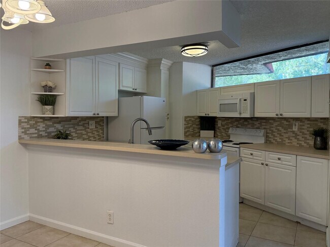 8183 Severn Dr in Boca Raton, FL - Foto de edificio - Building Photo