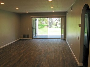 17087 Bernardo Center Dr, Unit 17087 A in San Diego, CA - Building Photo - Building Photo