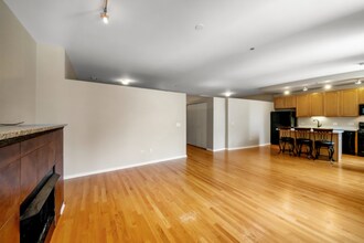 208 Washington in Chicago, IL - Building Photo - Building Photo