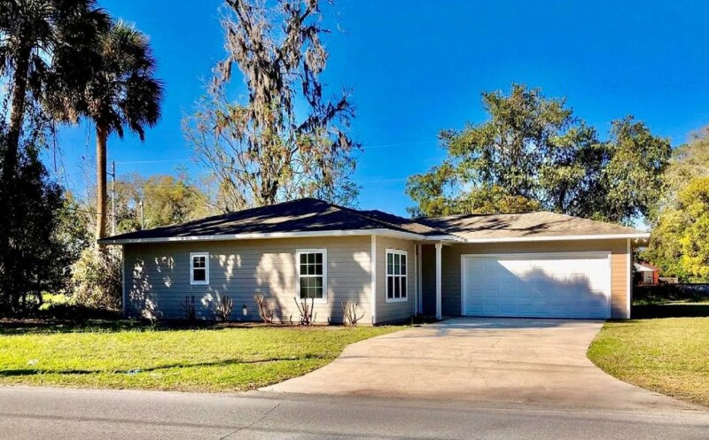 627 NE Washington St in Lake City, FL - Building Photo