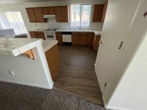 328 Roadrunner Dr in Patterson, CA - Building Photo - Building Photo