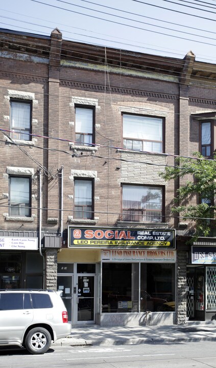 1152 College St in Toronto, ON - Building Photo