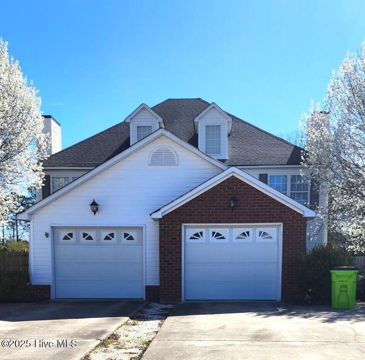 3033 Edward Ct in Winterville, NC - Building Photo
