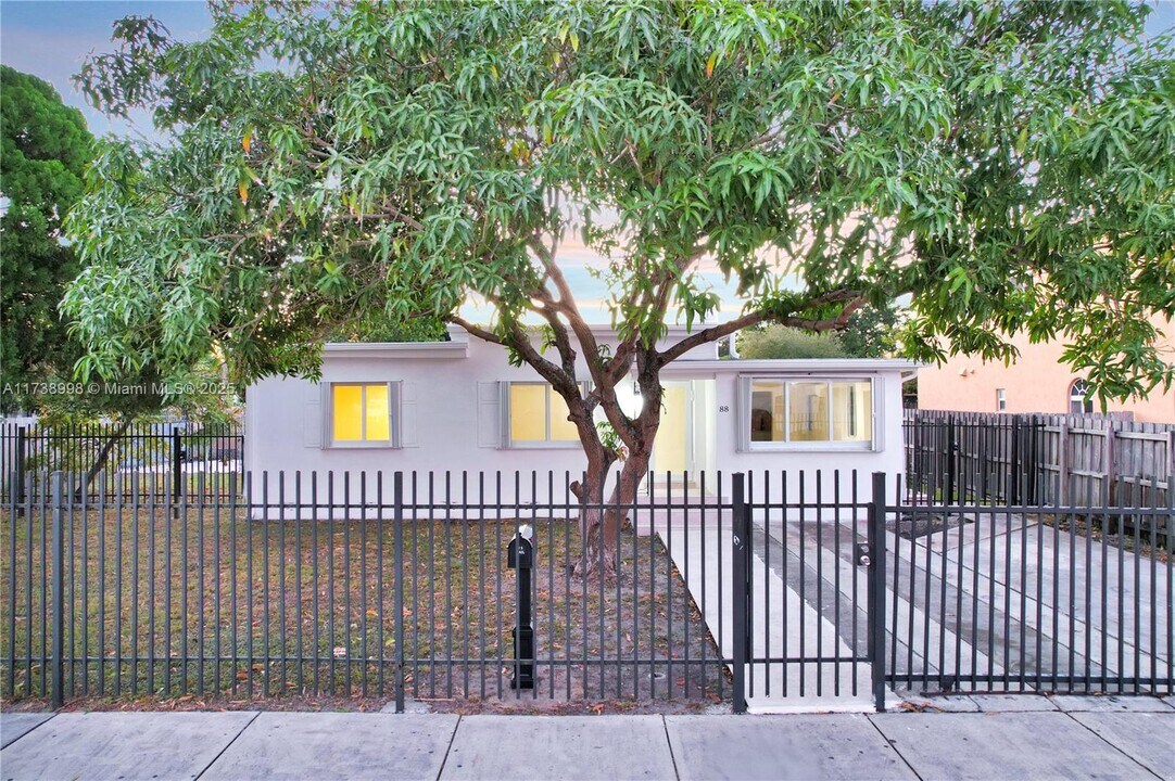 88 SW 29th Ave in Miami, FL - Building Photo