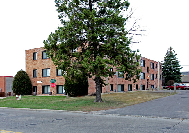 Apache Arms in Columbia Heights, MN - Foto de edificio - Building Photo