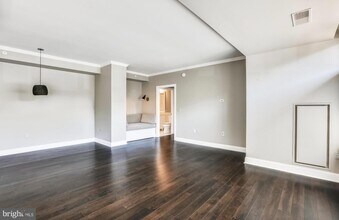 4915 Hampden Ln, Unit 101 in Bethesda, MD - Foto de edificio - Building Photo