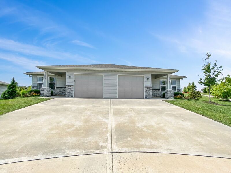 8105 SW 3rd St in Blue Springs, MO - Building Photo