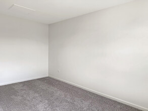 357 Bridgeview Ct in St. Charles, IL - Building Photo - Building Photo