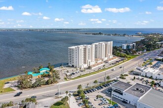 1465 S Harbor City Blvd in Melbourne, FL - Foto de edificio - Building Photo