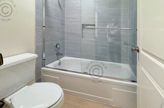 5130 Coldwater Canyon Ave in Sherman Oaks, CA - Building Photo - Building Photo