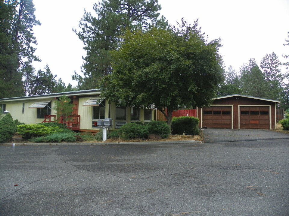 19964 Village Ln in Bend, OR - Building Photo