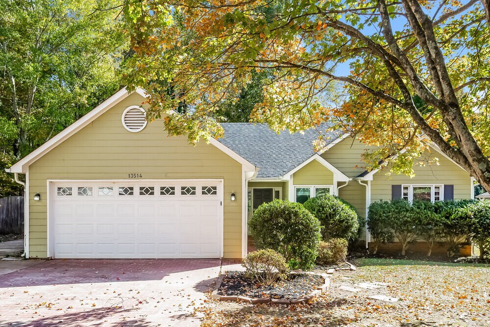 13514 O'Malley Dr in Matthews, NC - Building Photo