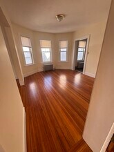 197 Sheridan Ave, Unit Third Floor in Medford, MA - Foto de edificio - Building Photo