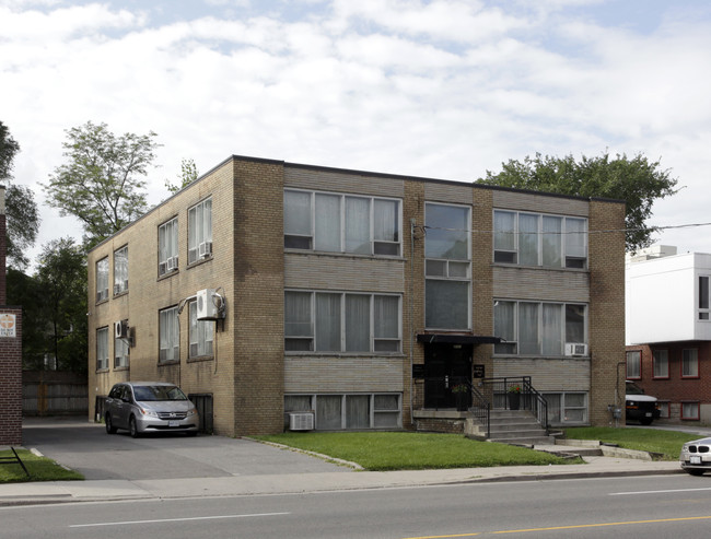 475 Lawrence Ave W in Toronto, ON - Building Photo - Building Photo