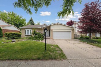 25568 Kinyon St in Taylor, MI - Building Photo - Building Photo