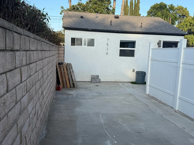 7538 Gaviota Ave in Los Angeles, CA - Building Photo - Building Photo