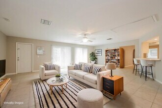 2414 Davis Blvd in Ft. Myers, FL - Building Photo - Building Photo