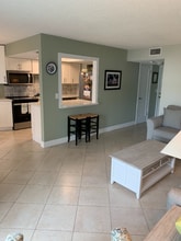 10125 Manatee Ave W in Bradenton, FL - Building Photo - Building Photo
