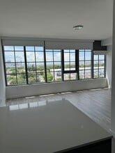 390 NW 27th St, Unit S2 in Miami, FL - Foto de edificio - Building Photo