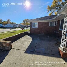 23821 Lambrecht Ave in Eastpointe, MI - Building Photo - Building Photo