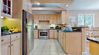 523 Overlook Dr in Orange, CT - Building Photo - Building Photo