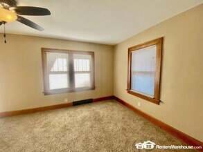 2415 44th St in Des Moines, IA - Foto de edificio - Building Photo