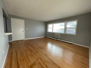 1827 N 43rd Ave, Unit 10 in Stone Park, IL - Building Photo - Building Photo