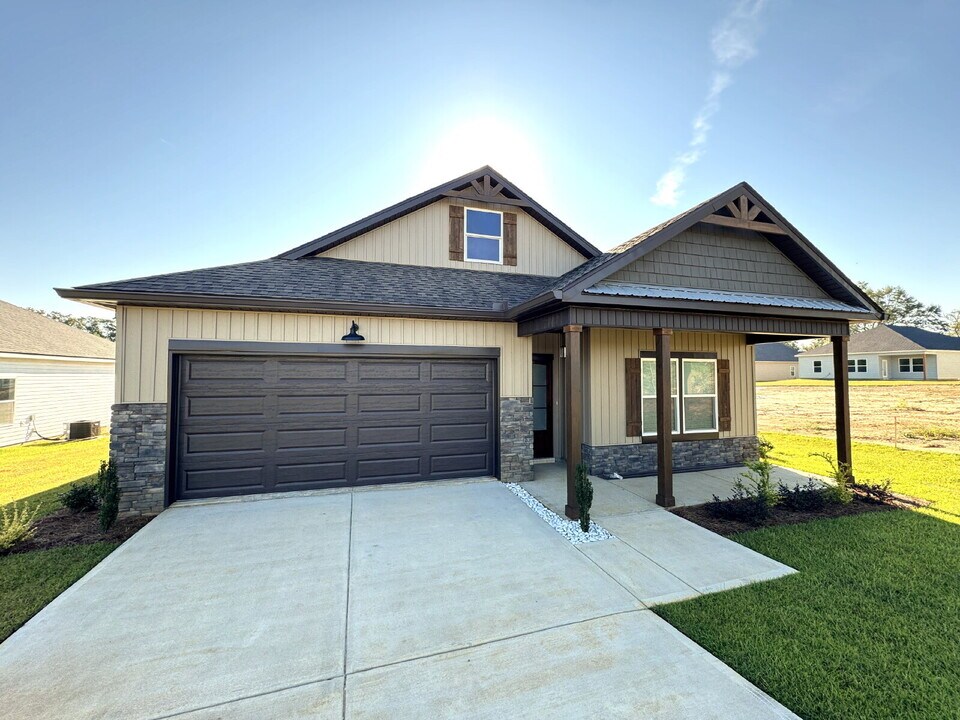 1465 Forest Dr in Midland City, AL - Building Photo