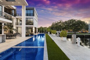 1400 Bayview Dr in Fort Lauderdale, FL - Building Photo