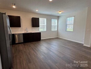 111 Peridot Dr in Statesville, NC - Building Photo - Building Photo