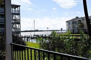 4011 NASA Road 1, Unit 406 in El Lago, TX - Building Photo