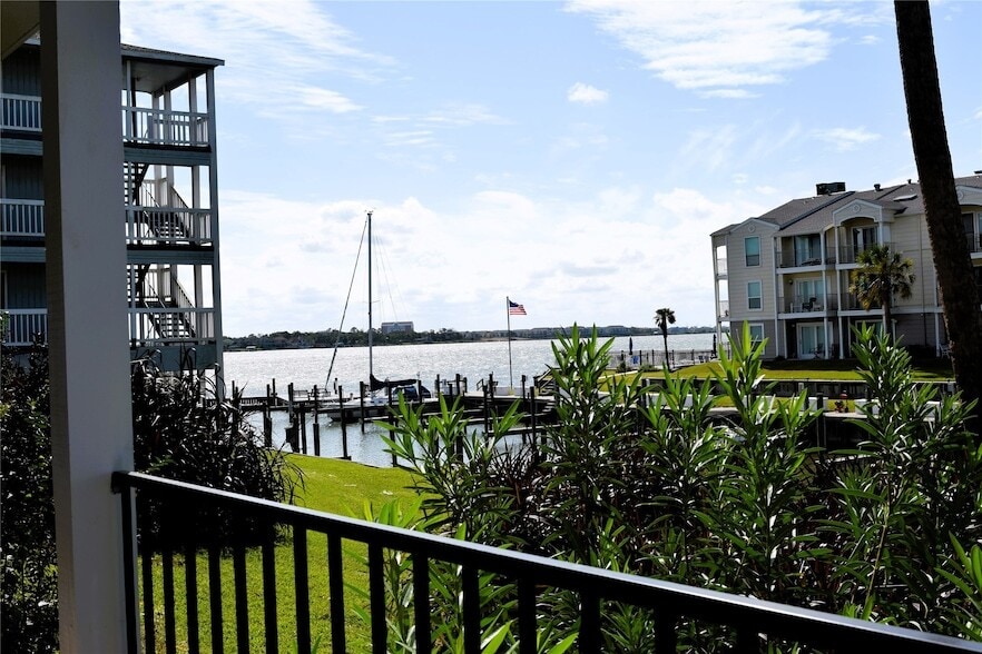 4011 NASA Road 1, Unit 406 in El Lago, TX - Foto de edificio