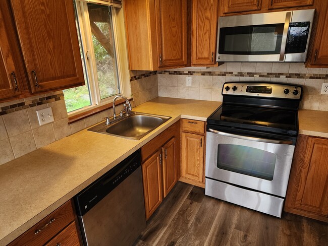 806 96th Ave NE, Unit A in Lake Stevens, WA - Foto de edificio - Building Photo