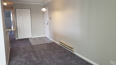 1033 Spruce St, Unit 3A in Glendale Heights, IL - Foto de edificio - Building Photo