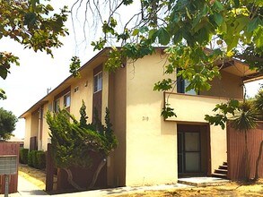 210-218 N M St in Lompoc, CA - Foto de edificio - Building Photo