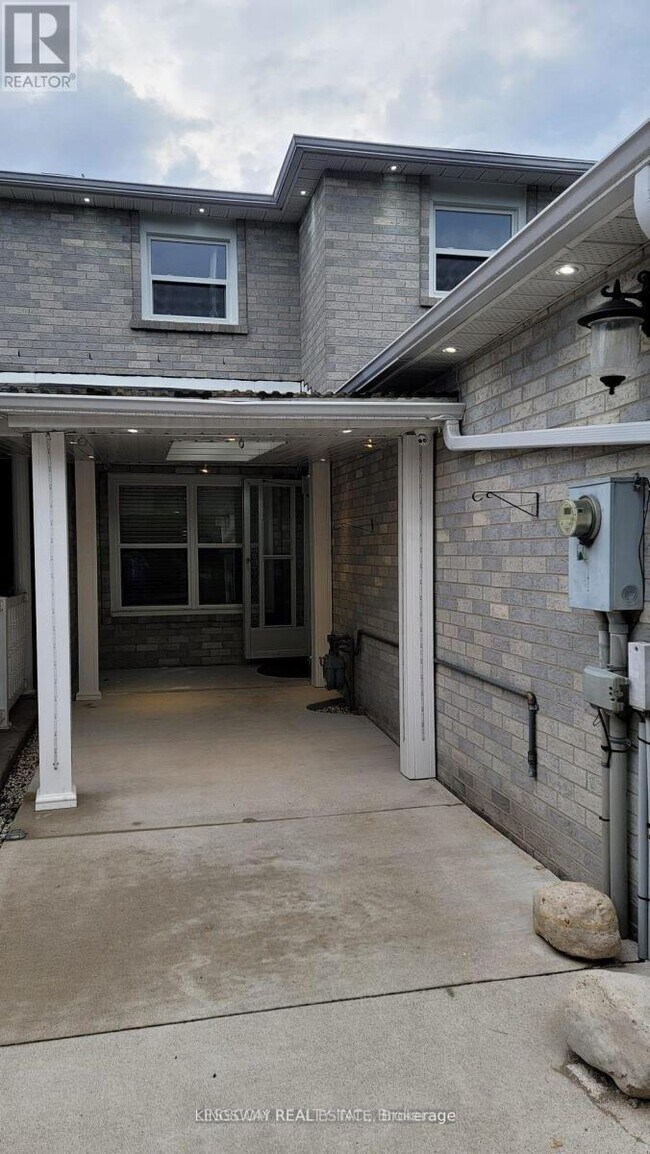 12 Silverstream Rd in Brampton, ON - Building Photo - Building Photo