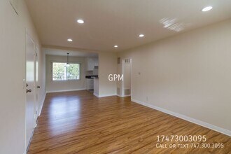 12828 Oxnard St in Los Angeles, CA - Building Photo - Building Photo