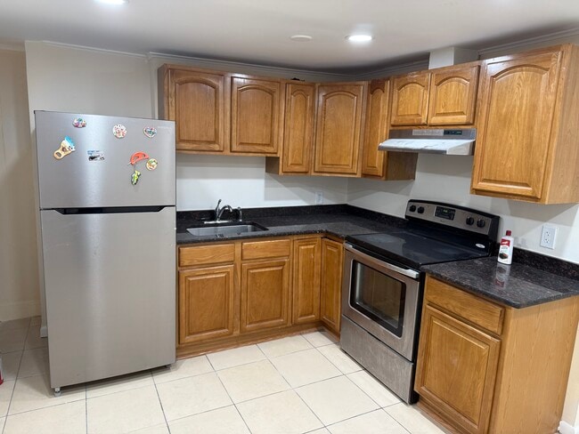 41 Wood St, Unit 2nd FL in Rutherford, NJ - Foto de edificio - Building Photo