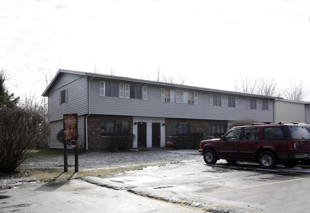Tudor Park Apartments in Morris, IL
