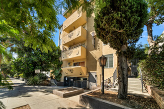 1045 Harper Ave in West Hollywood, CA - Building Photo - Building Photo