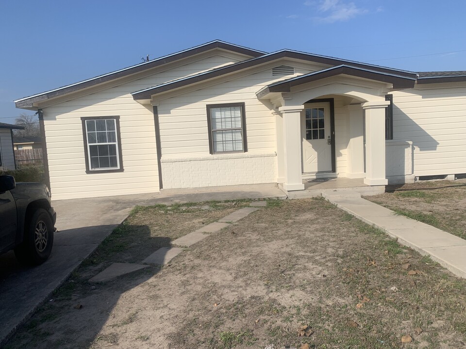 1623 Valparaiso St in Edinburg, TX - Building Photo