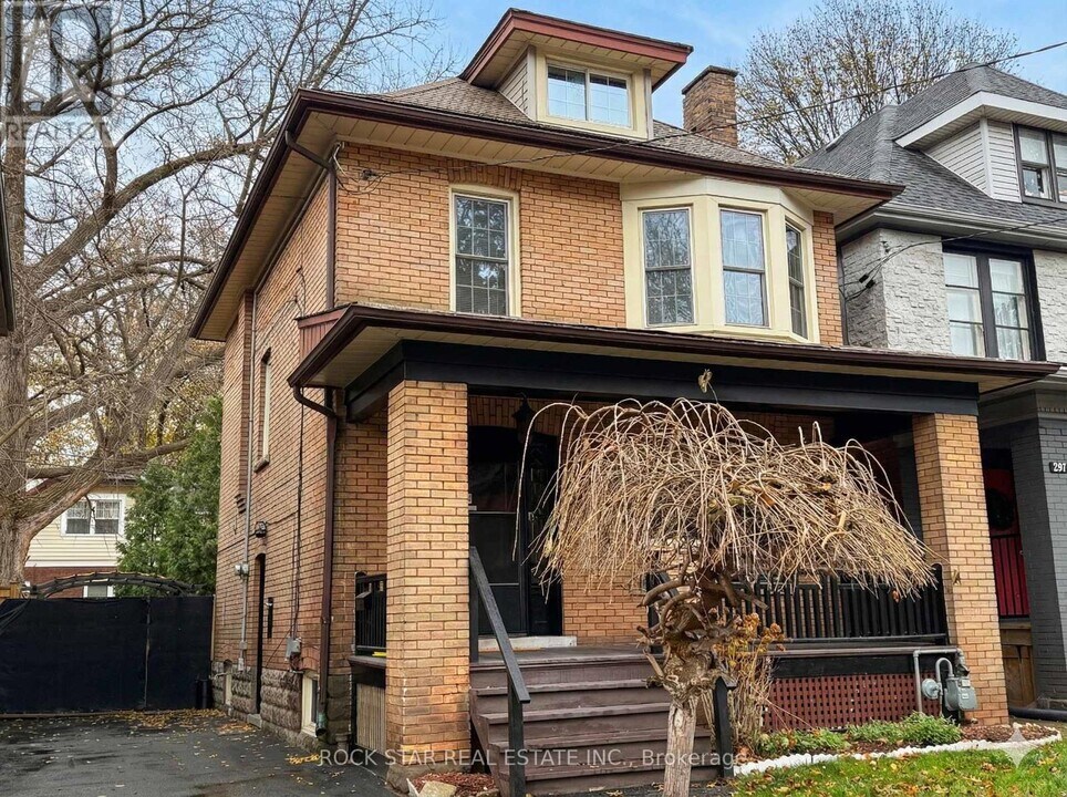 203 Fairleigh Ave S in Hamilton, ON - Building Photo