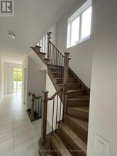 9249 White Oak Ave in Niagara Falls, ON - Building Photo - Building Photo