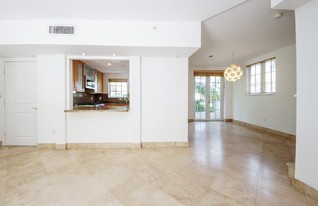 243 Meridian Ave, Unit 112 in Miami Beach, FL - Building Photo - Building Photo