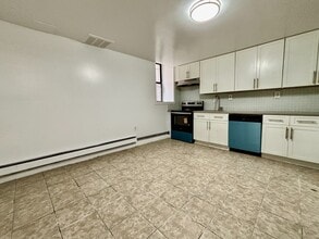 12 Pinehurst Ave in New York, NY - Building Photo - Building Photo