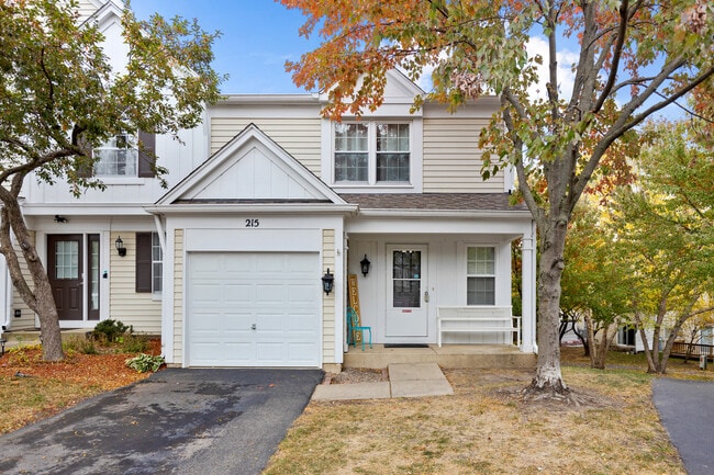 215 Half Moon Cir in Aurora, IL - Building Photo - Building Photo