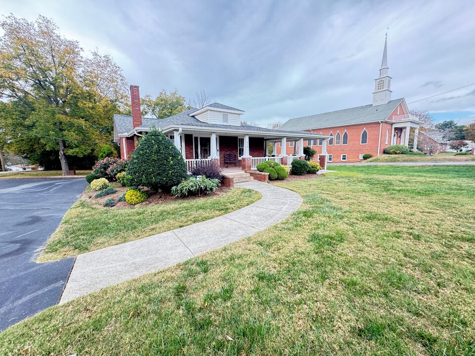 310 Winecoff School Rd in Concord, NC - Building Photo