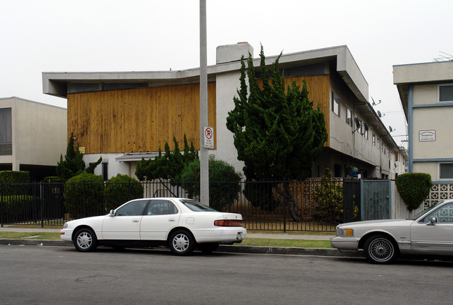 710 Fir Ave in Inglewood, CA - Building Photo - Building Photo